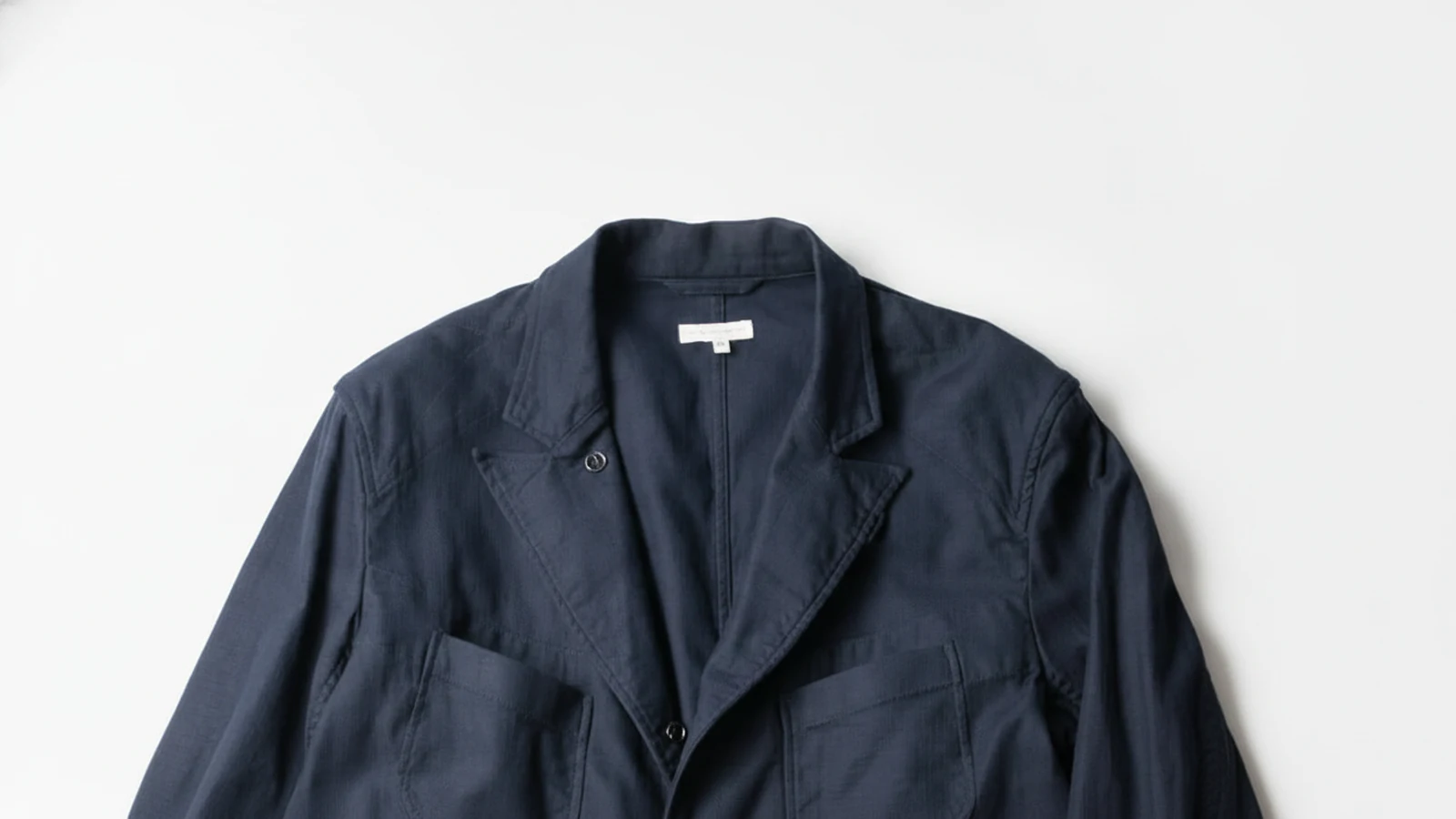 Engineered Garments Bedford Jacket — 4포켓 패치와 3버튼 디테일을 보여주는 컷