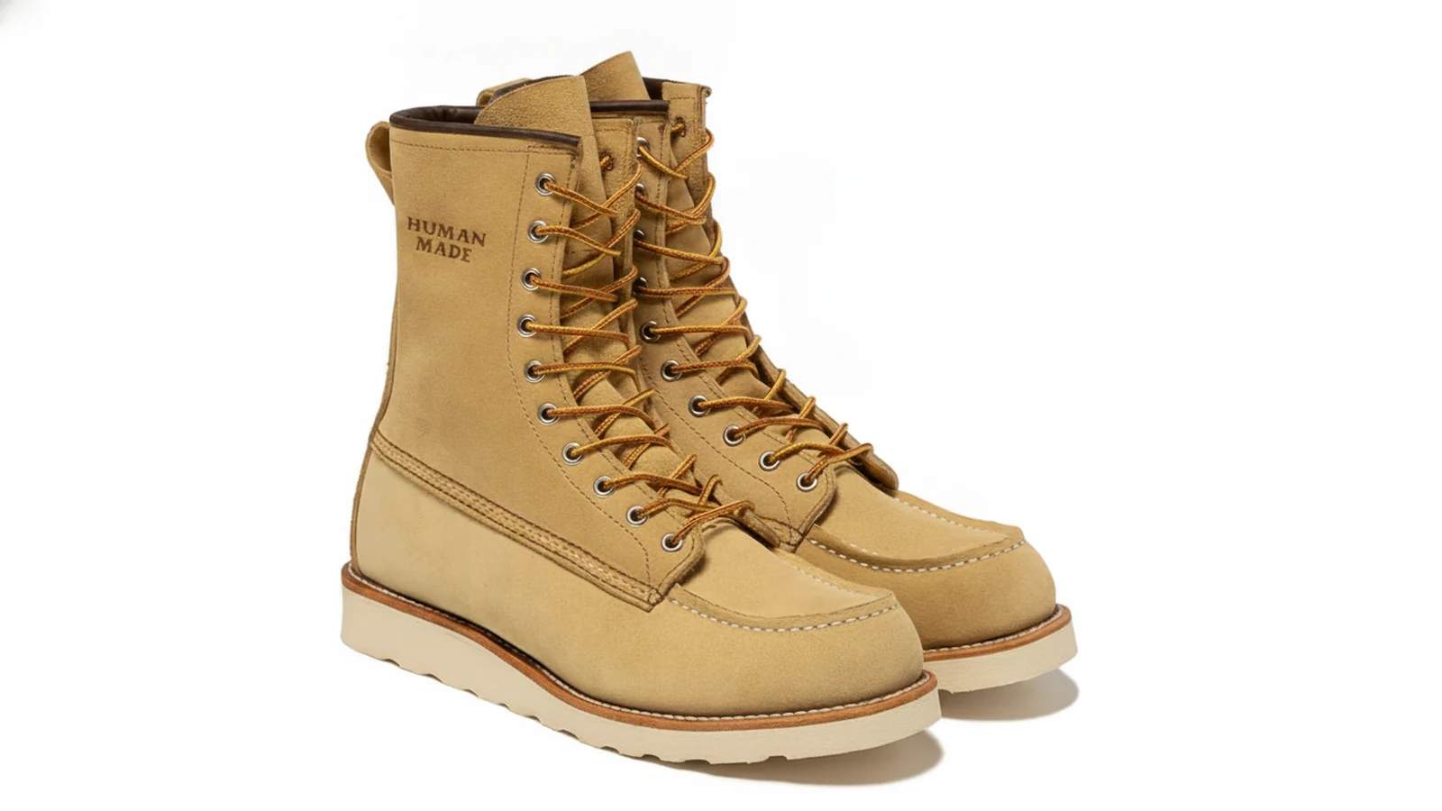 HUMAN MADE × Red Wing — HUMAN MADE와 Red Wing 듀얼 엠보스가 새겨진 Hawthorne Abilene rough-out 가죽 부츠 전체 실루엣