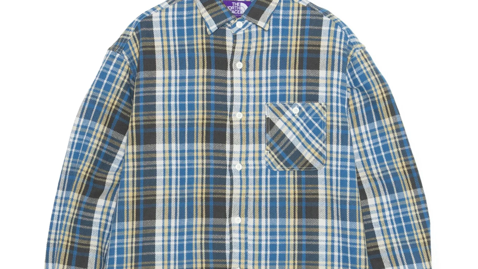 THE NORTH FACE PURPLE LABEL 플란넬 체크 필드 셔츠 클로즈업 — 가슴 포켓과 칼라 안쪽 브랜드 라벨이 보이는 컷