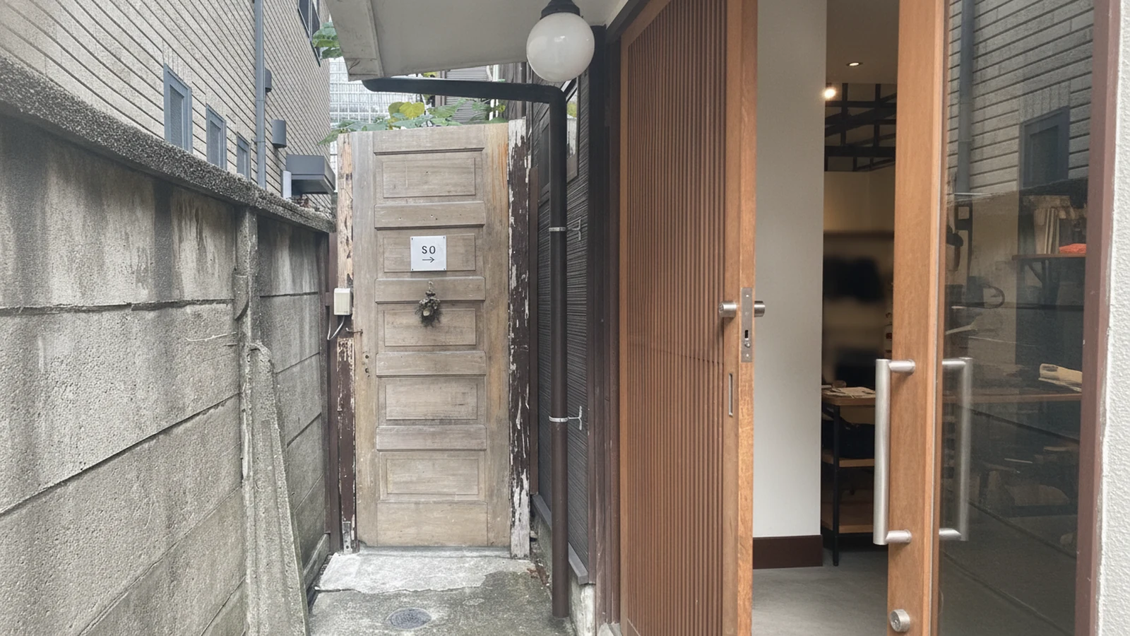 SO NAKAMEGURO 외관 — 60년 고민가를 개조한 편집숍 겸 호스텔