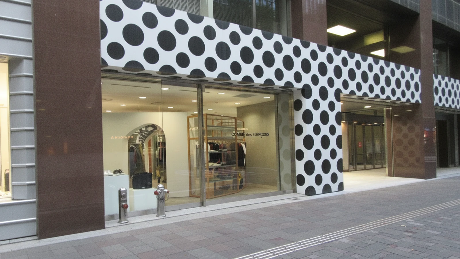 CDG 丸の内 매장