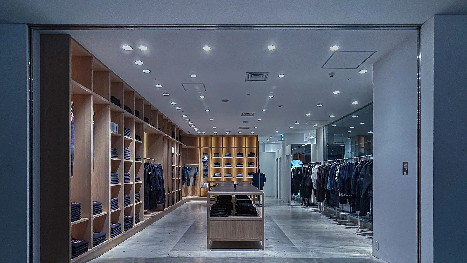 MOMOTARO JEANS 青山店 매장
