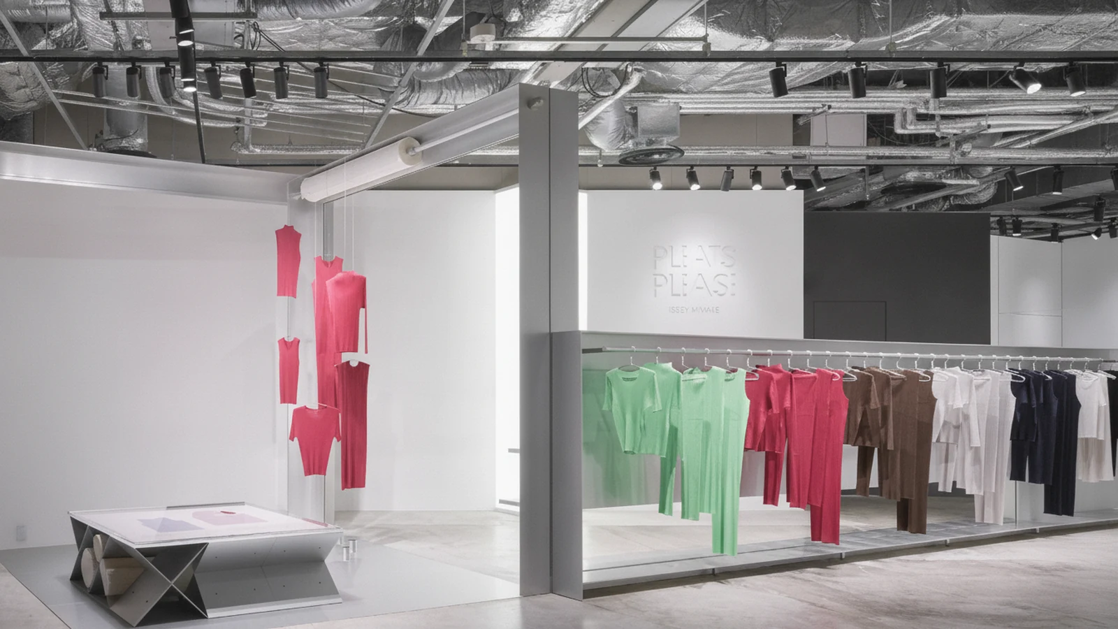 PLEATS PLEASE ISSEY MIYAKE ROPPONGI 매장