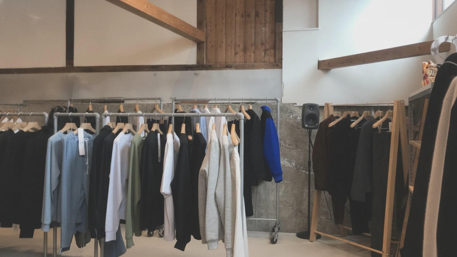 REPRODUCTION OF FOUND 취급 스토어