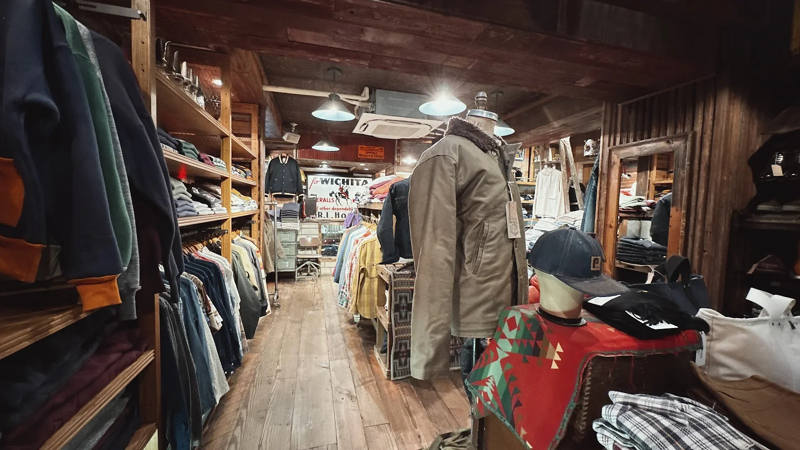 WAREHOUSE & CO. 취급 스토어